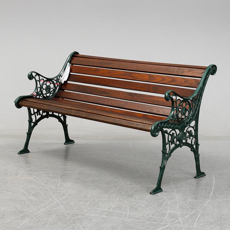 A tennis-/gardenbench, GLTK Gothenburg.