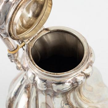 A 3-piece Norwegian silver Rococo style coffee service, Norsk Filigransfabrik, Oslo, around the year 1900.