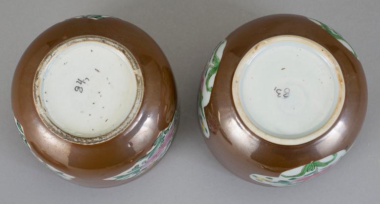 BURKAR, 2 st, porslin, Kina, 1800-tal.