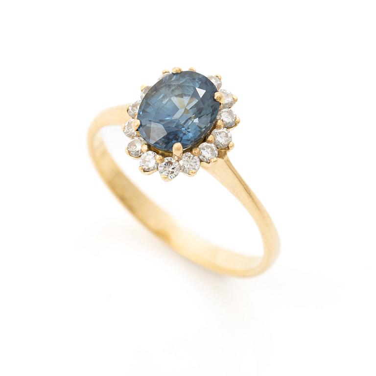 Ring, cluster, 18K gold with sapphire and brilliant-cut diamonds.
