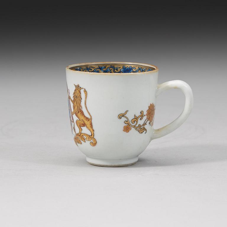 An armorial cup, Qing dynasty, Qianlong (1736-95).