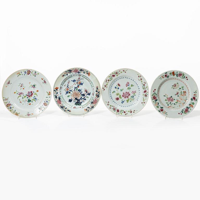 17 Famille Rose export porcelain plates, China, Qianlong (1736-95).