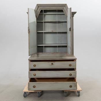 Skåp 1800-talets första hälft.