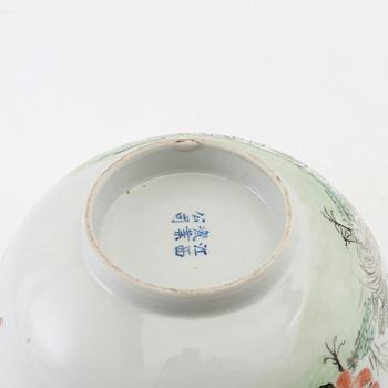 Porcelain bowl, China, 19th century.