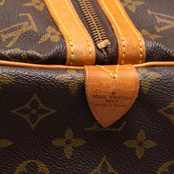 LOUIS VUITTON, a 'Sac Souple 55' monogram canvas weekendbag.