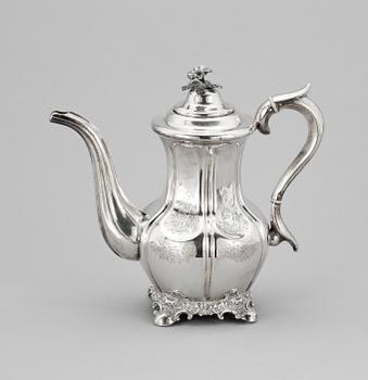 KAFFEKANNA, silver, nyrokoko, Carl Nyström, Stockholm 1856. Vikt ca 680 gram.