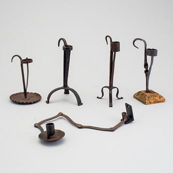 A lot of five wrought iron candle sticks 19/20th century.