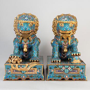 A pair of cloisonne buddhist lions, China, modern manufactory.