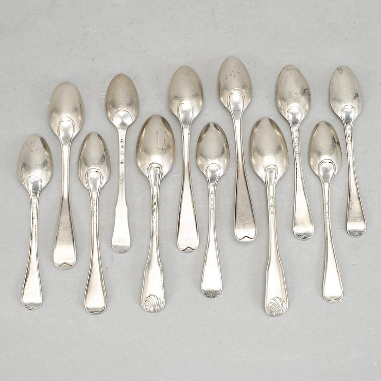 TESKEDAR, 12st, silver, bla Jacob Möller, Malmö, 1813. Vikt ca 202g.