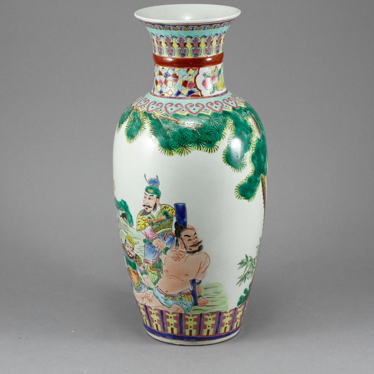 GOLVVAS, porslin, Kina, 1900-tal.