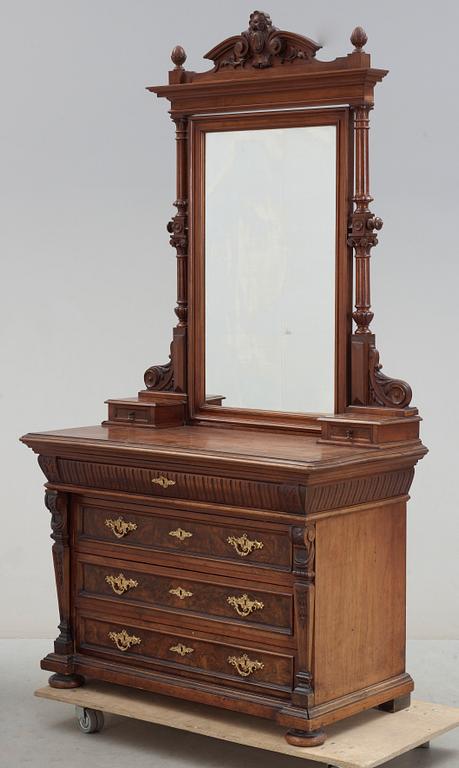 SPEGELBYRÅ. Nyrenässans, 1800-talets andra hälft.