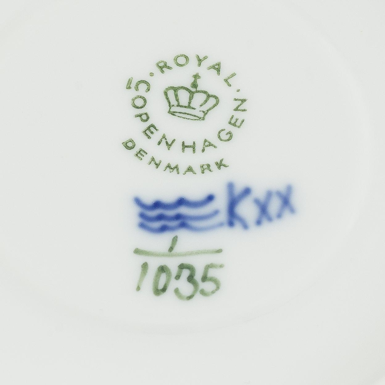 Three 'Blue Fluted Full Lace' / 'Musselmalet' cups with saucers, Royal Copenhagen, model 1035, 1036, 1038, 1960'/70's.