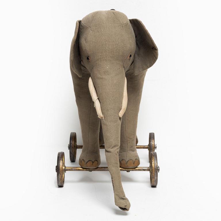 Steiff, Elephant on wheels, 1910s.