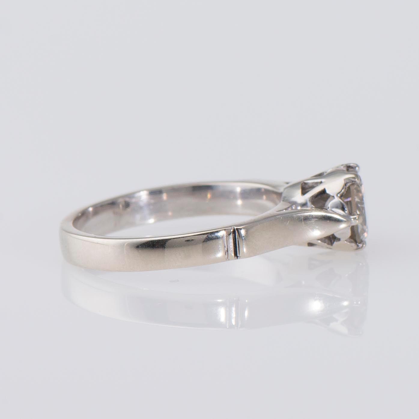 RING, 14K vitguld, briljantslipad diamant, ca 1,10 ct. Vikt 4,8 g.