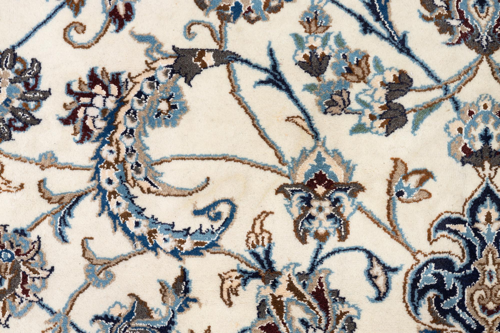 An Oriental carpet, approx. 354 x 243 cm.