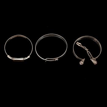 ARMRINGAR, 3 st, silver, Taidehopea, Åbo 1959, Kultaseppä Ailio, Jyväskylä 1966, E. Granit&Co, Helsingfors 1968.