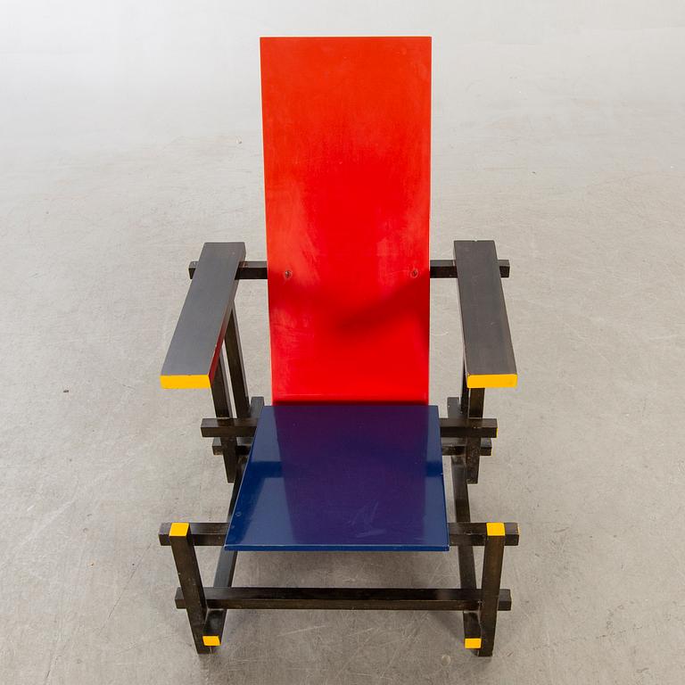GERRIT RIETVELD, fåtölj, "Red and blue chair", Cassina, formgiven 1918.