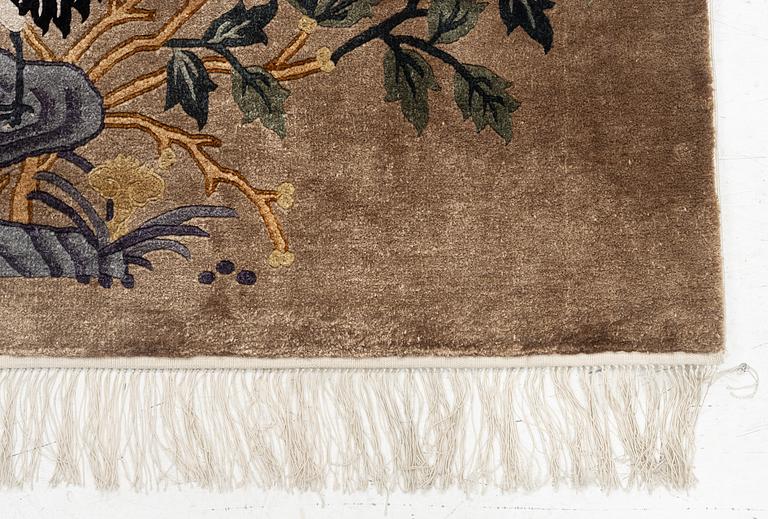 A silke figural rug, China, later part of the 20th century, ca. 92 x 170 cm.