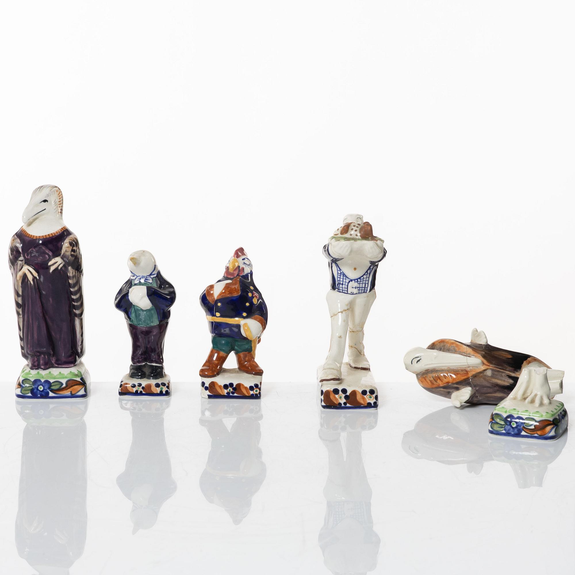 Kai Nielsen, figuriner, 3 st, fajans, ur "Aftonsällskapet", Aluminia, Danmark, 1900-talets början.