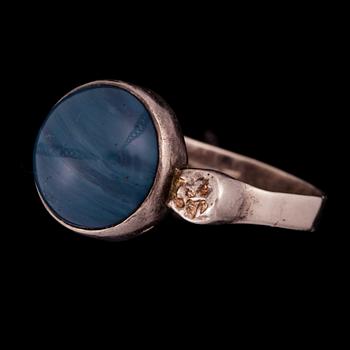 RING, sterling silver, cabochonslipad agat, svenska stämplar BON. 1900-talets andra hälft. Vikt 6,2 g.