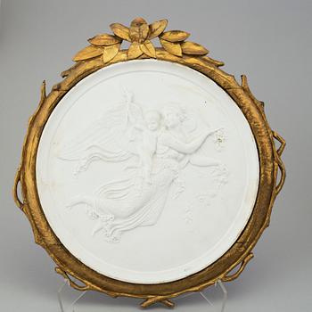 VÄGGPLAKETTER, ett par, parian, 1800-talets slut.