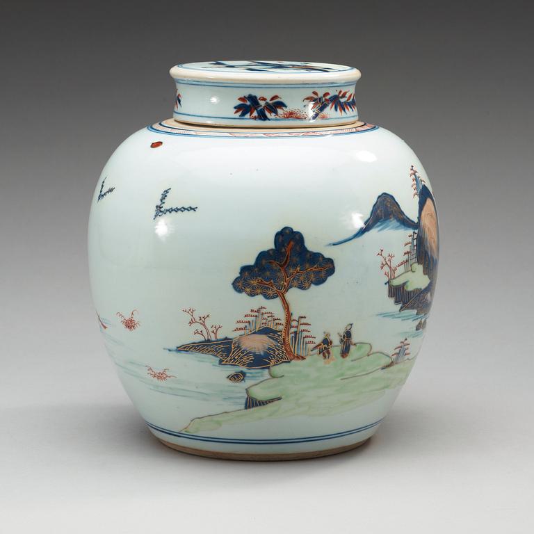 A imari-verte jar with cover, Qing dynasty, Kangxi (1662-1722).