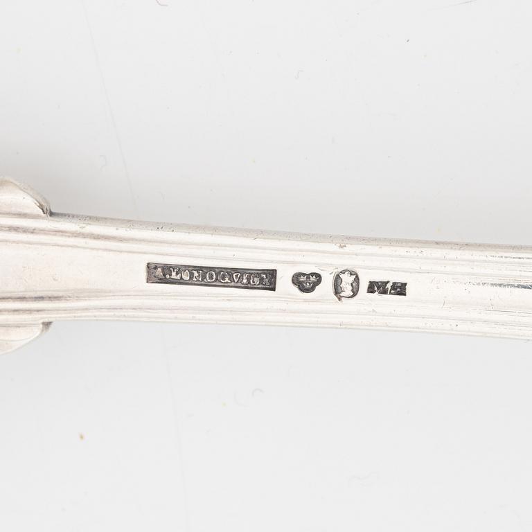 Ragusked A Lundqvist, Stockholm 1842, samt soppslev A Ambrosius, silver, Stockholm 1884.