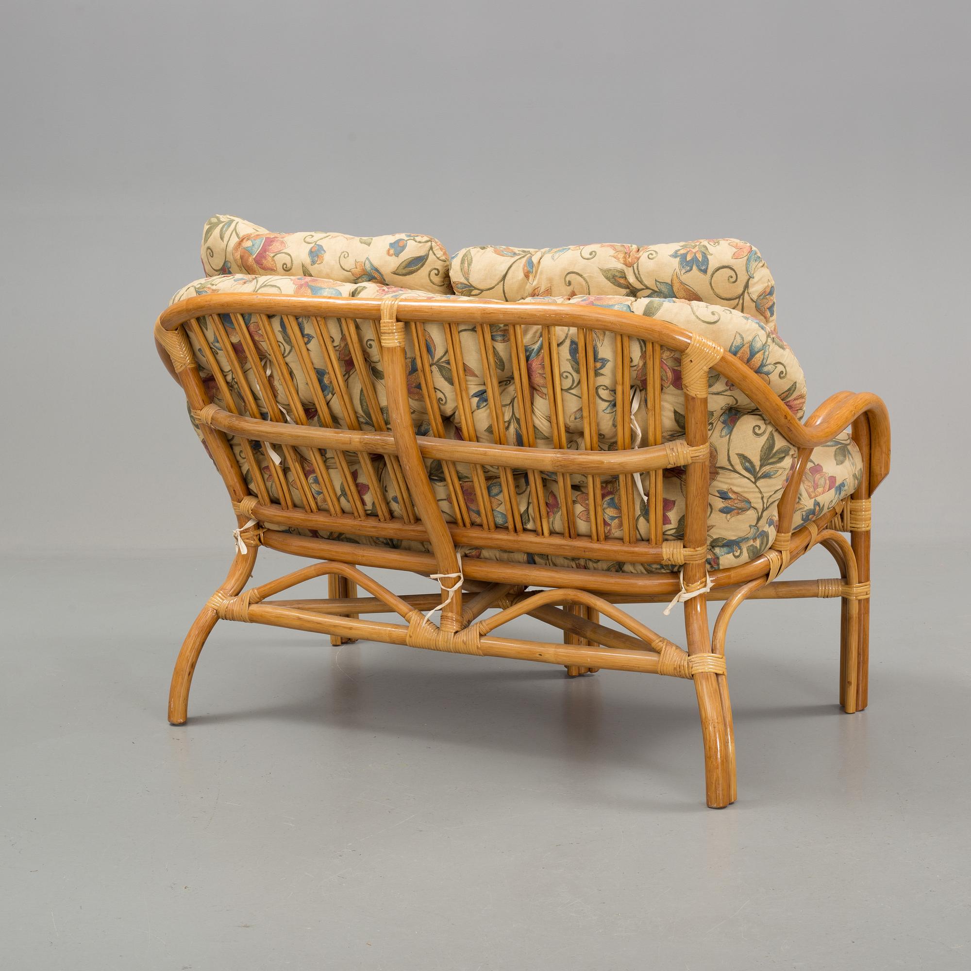 A set of sofa, easy chairs and table in four parts, late 20th century.