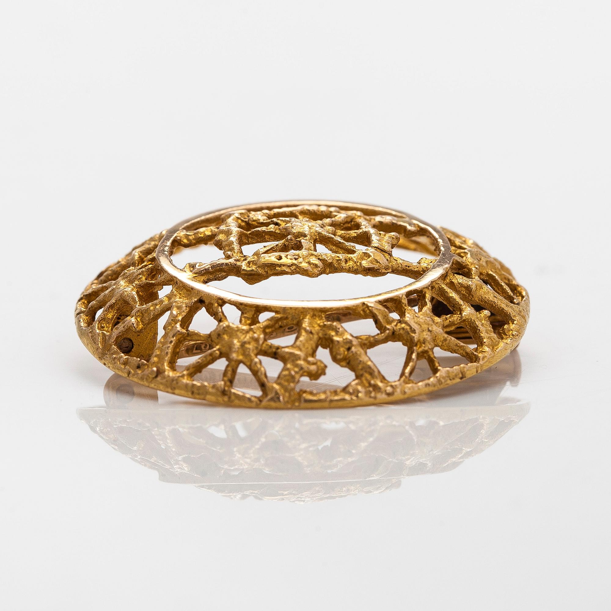 Pentti Sarpaneva, brooch, 14K gold.