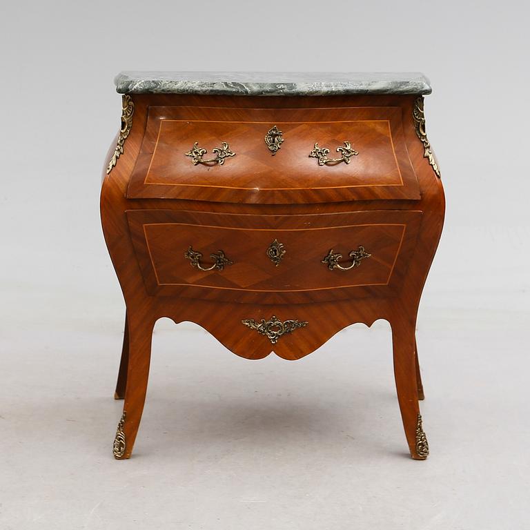 BYRÅ, rokokostil, 1900-talets mitt.