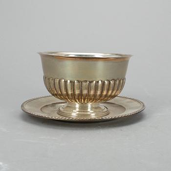 SÅSSKÅL, silver, Jakob Engelberth Torsk Stockholm, 1906. Vikt ca 507 gram.