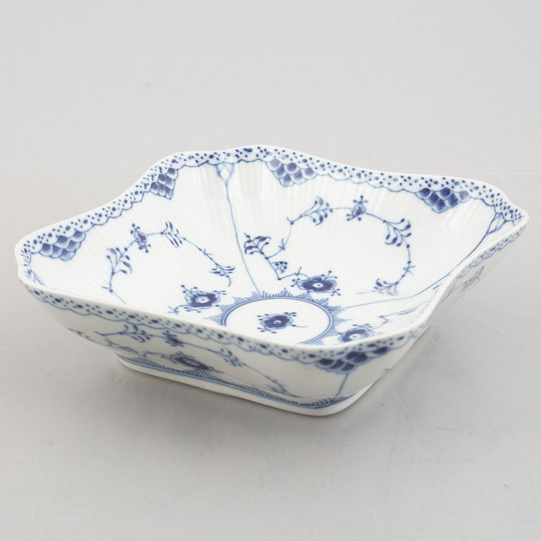 Mat- och kaffeservis, 78 delar, porslin, "Musselmalet", Royal Copenhagen, Danmark.