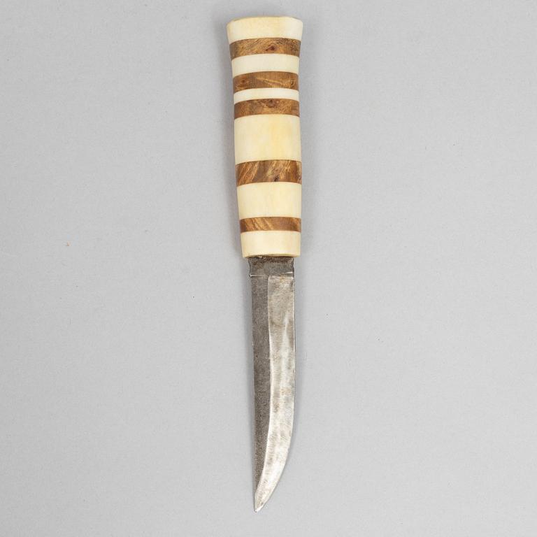 Sune Enoksson, reindeer horn knife, signed.