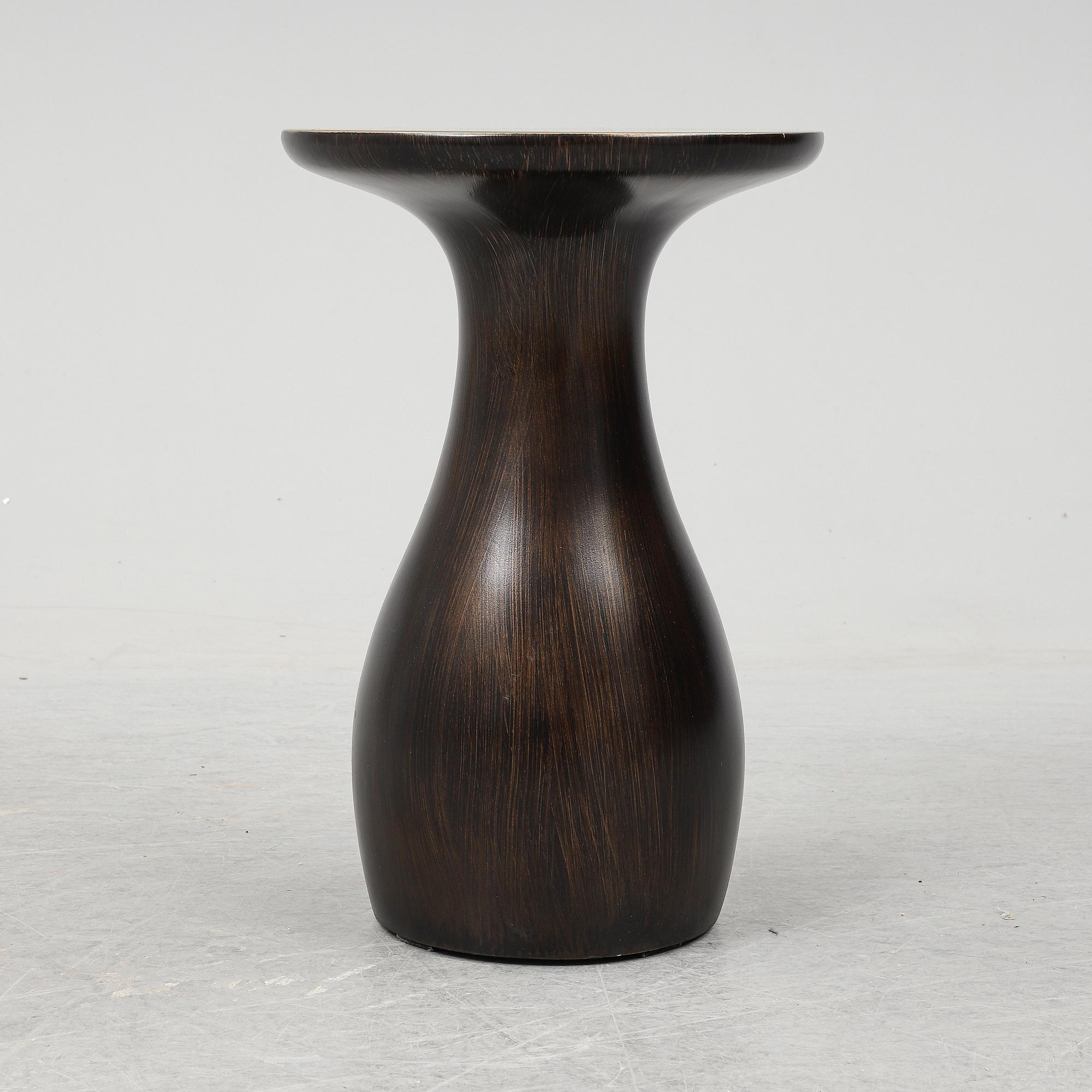 BARBARA BARRY, "Swell accent table" för Baker Furniture.