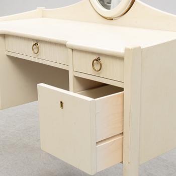 A mid 20th century vanity table.