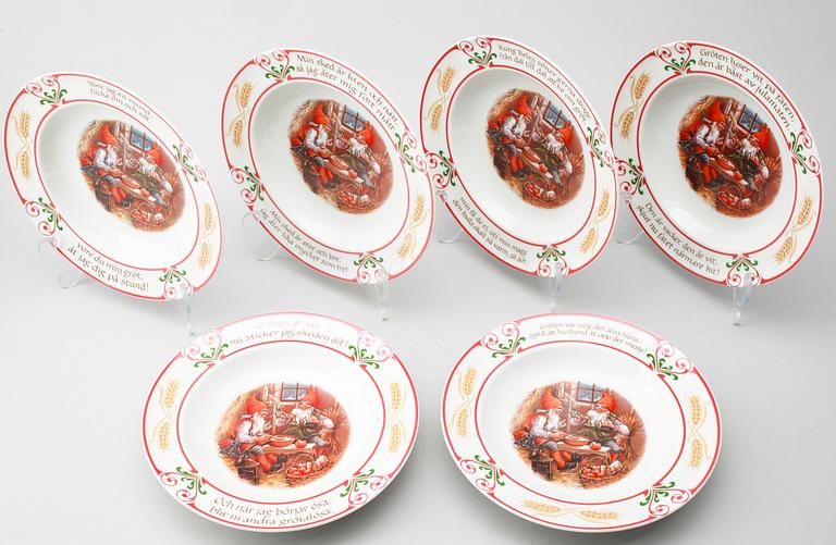 SERVISDELAR, 38 st, porslin, "Svenska Jultraditioner", Axel Eliasson, Schumann, Fyrklövern, 1900-talets andra hälft.