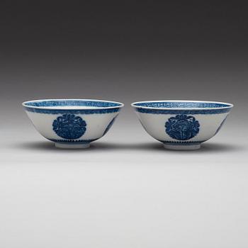 A pair of blue and white bowls, Qing dynasty with Xuandes four character mark.