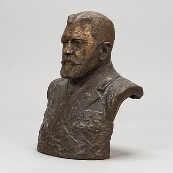 Sven August Adolf Jonsson, pysti, pronssia, signeerattu ja päivätty 1919.