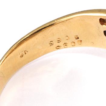 RING, 18k guld med blå safirer, 1.65 ct samt briljantslipade diamanter, 0.93 ct. Vikt 5 g.