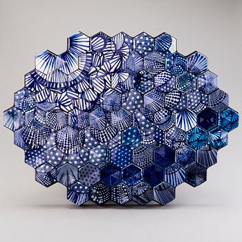 HEINI RIITAHUHTA, hexagonrelief, "Rain", signerad Heini Riitahuhta 2015-2019.