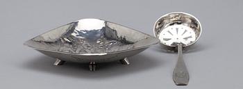 FAT, silver, Unto Erälampi, Riihimäki 1962 samt STRÖSKED, silver, finska stämplar 1927. Tot. vikt ca 182,8 g.