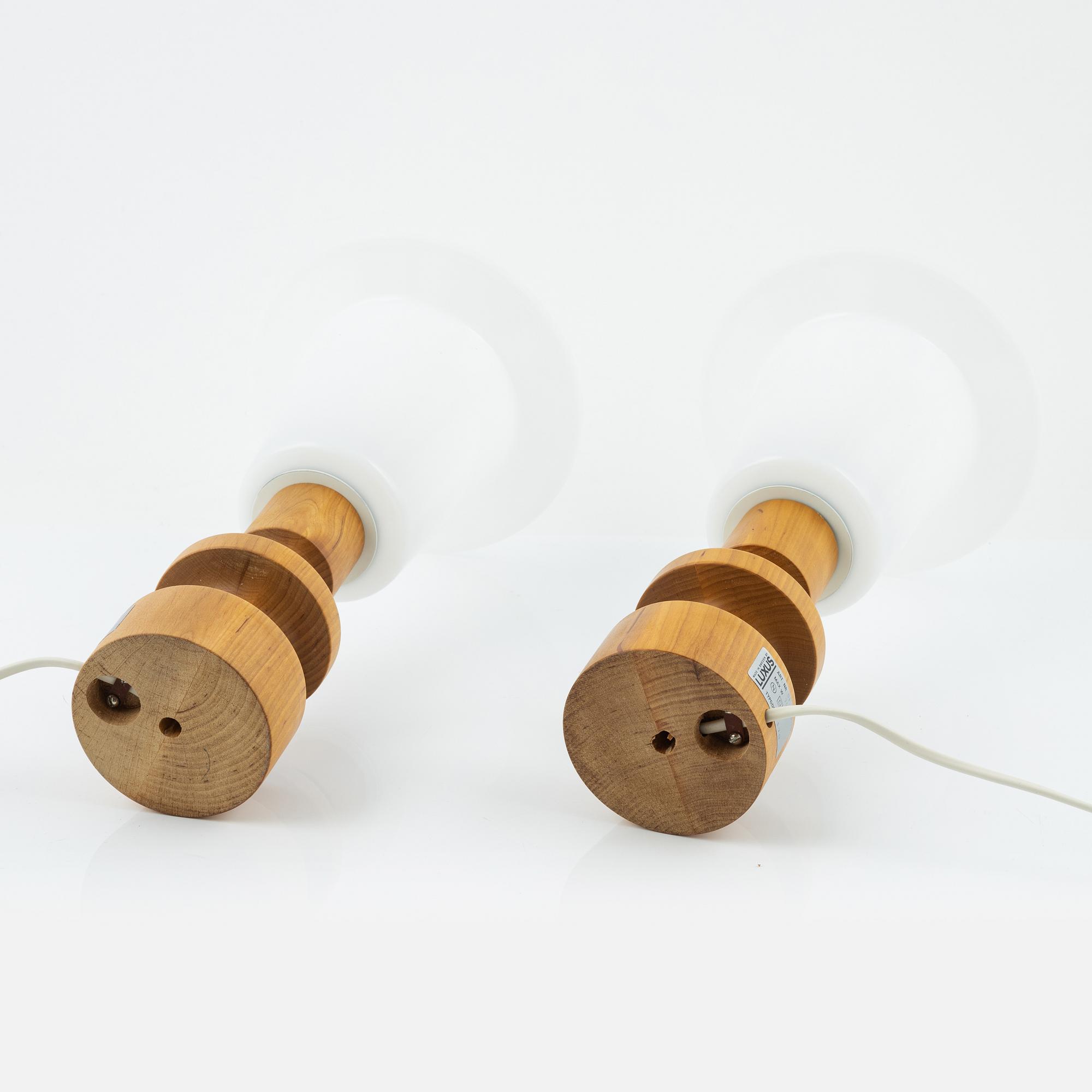 Uno & Östen Kristiansson, a pair of pine 'Flens' table lights, Luxus, Vittsjö.