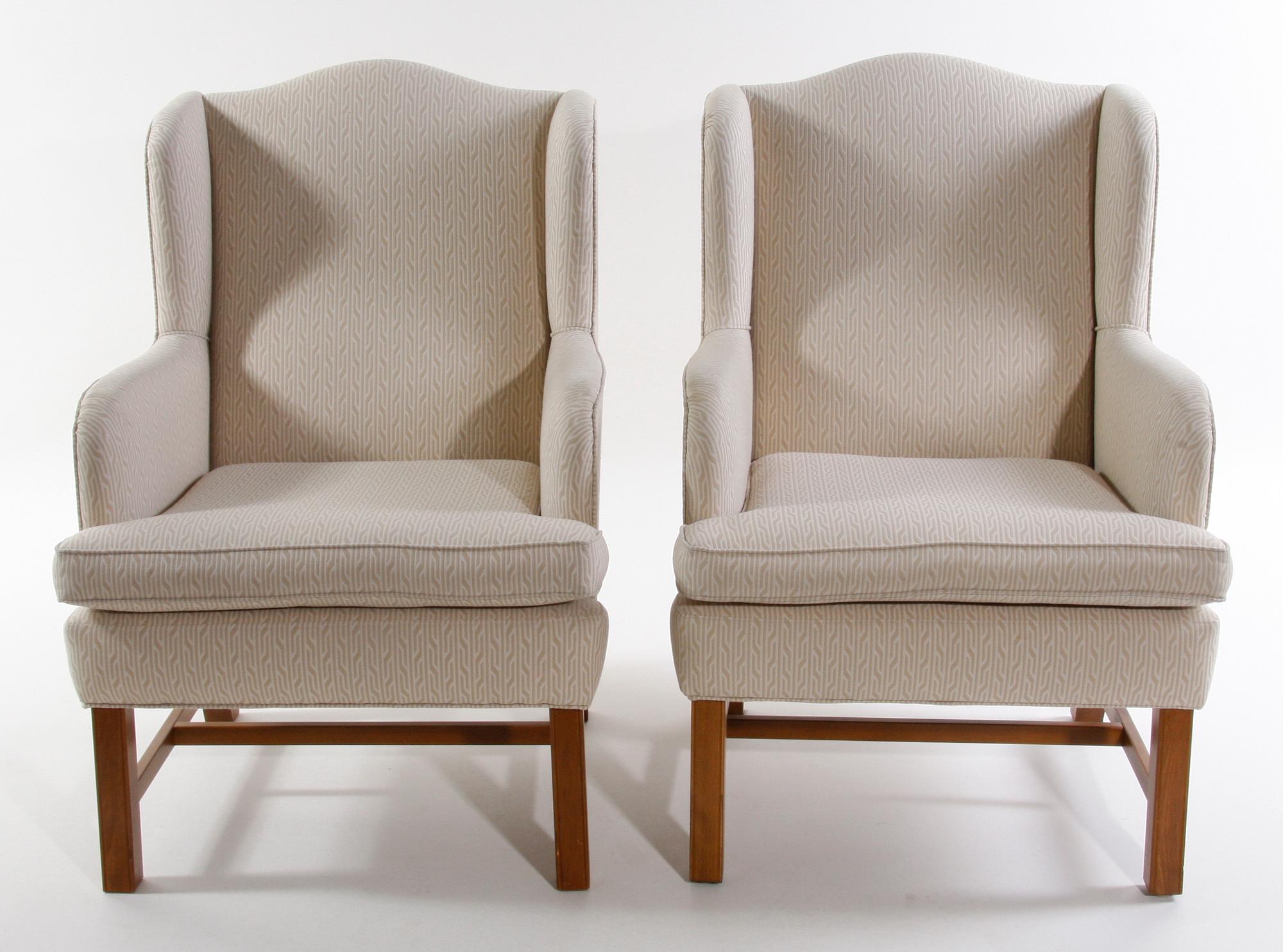 ÖRONLAPPSFÅTÖLJER, ett par. Design Arne Norell för Norell.