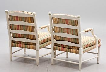 KARMSTOLAR, ett par, sk. gripsholmsmodell, 1900-talets andra hälft.