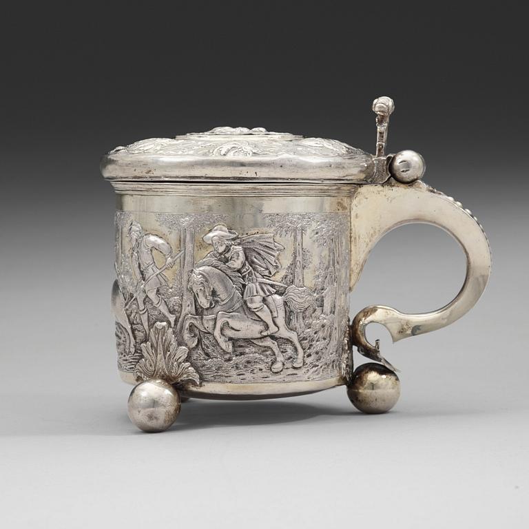 A Swedish/Baltic late 17th/early 18th century parcel-gilt tankard, unmarked.