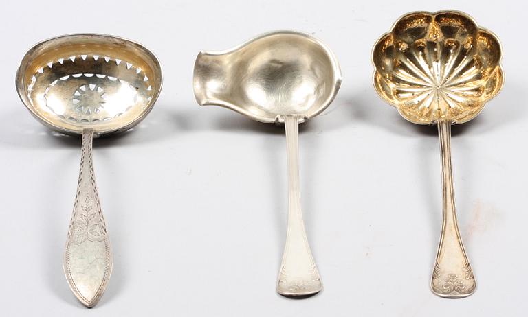 SERVERINGSSKEDAR SAMT DOSA, 6 delar, silver, bla Johan Gustaf Hentzell, Kalmar 1900.