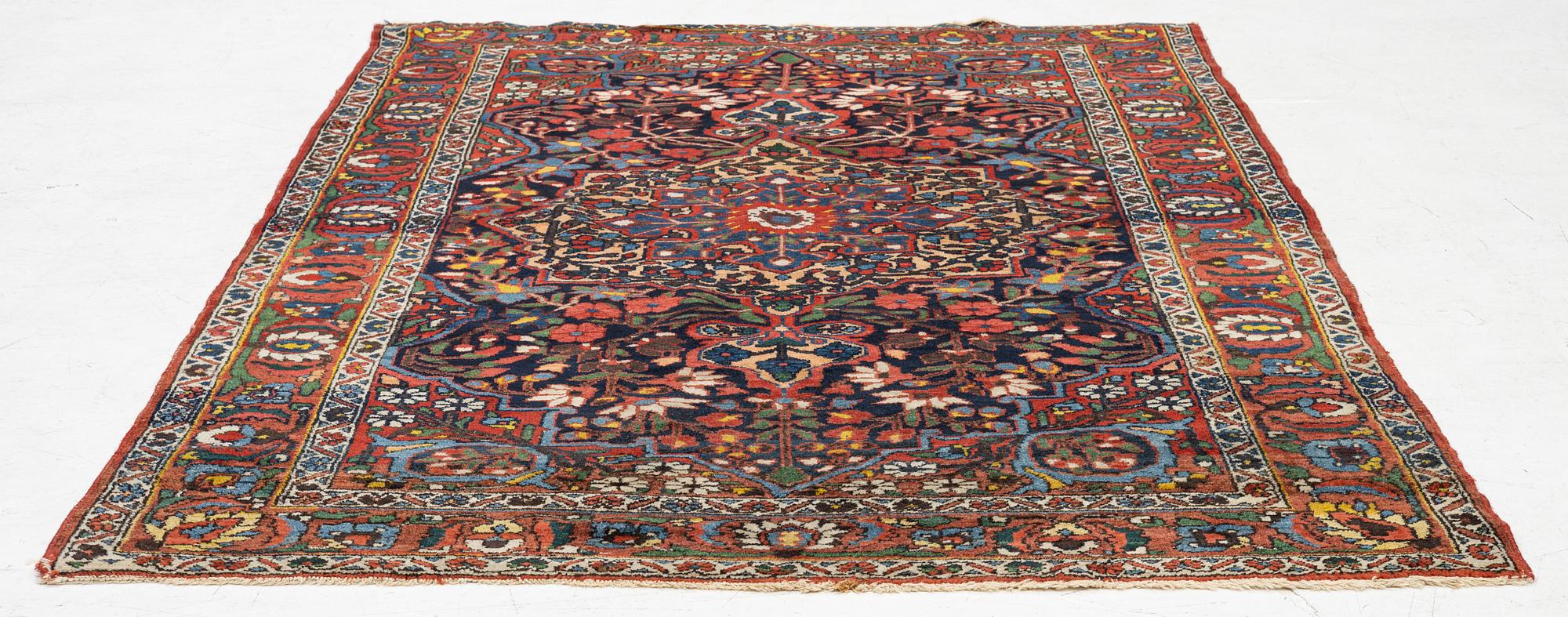 Matta, semiantik Bakthiari, Västra Iran ca  208 x 143 cm.