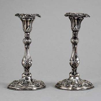 LJUSSTAKAR, ett par, silver, nyrokoko, Anders Lundqvist, Stockholm 1855.