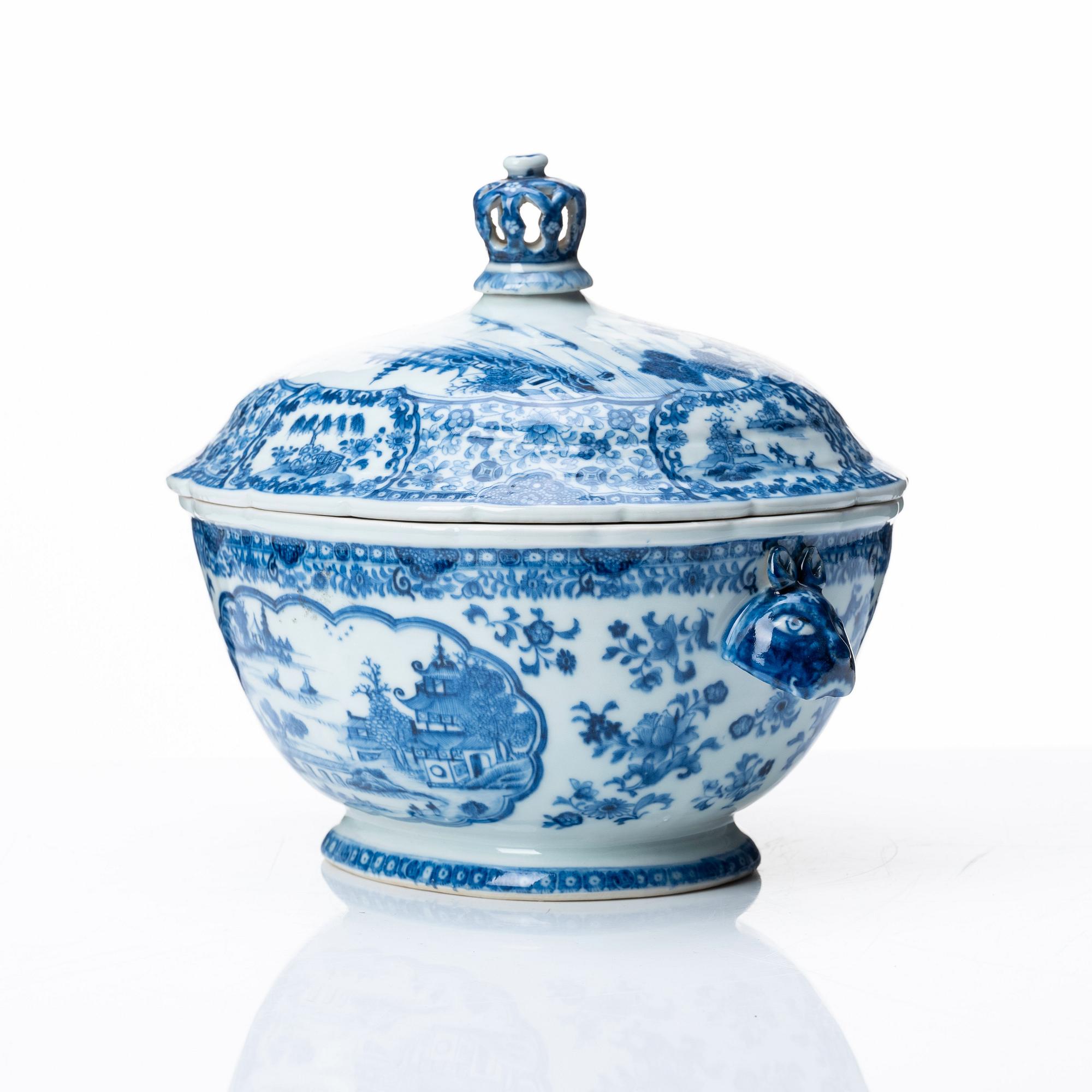 Terrin med lock, kompaniporslin. Qingdynastin, Qianlong (1736-95).