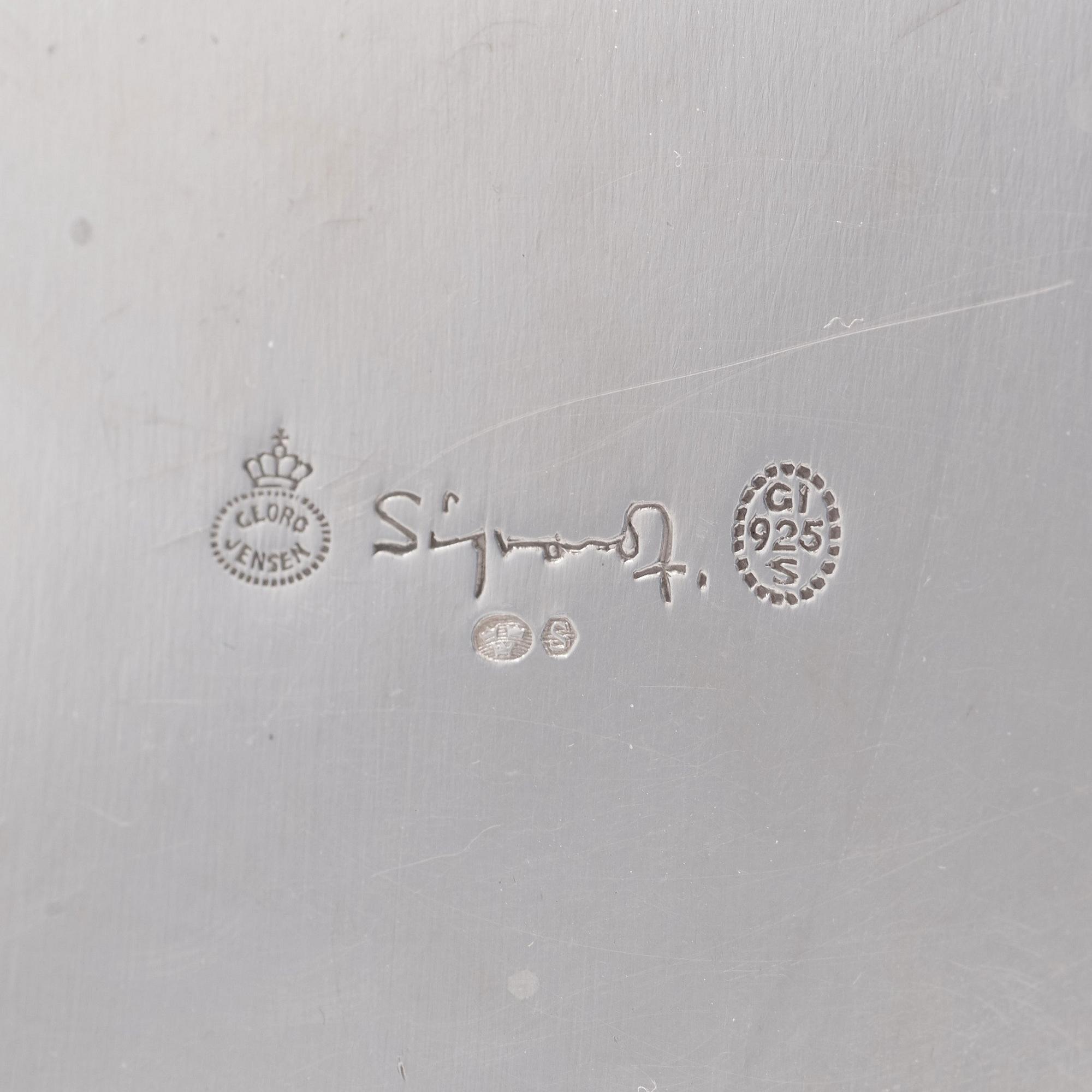 Sigvard Bernadotte, flaskhållare (för ölflaska), Firma Georg Jensen, Köpenhamn 1925-32, sterling silver,